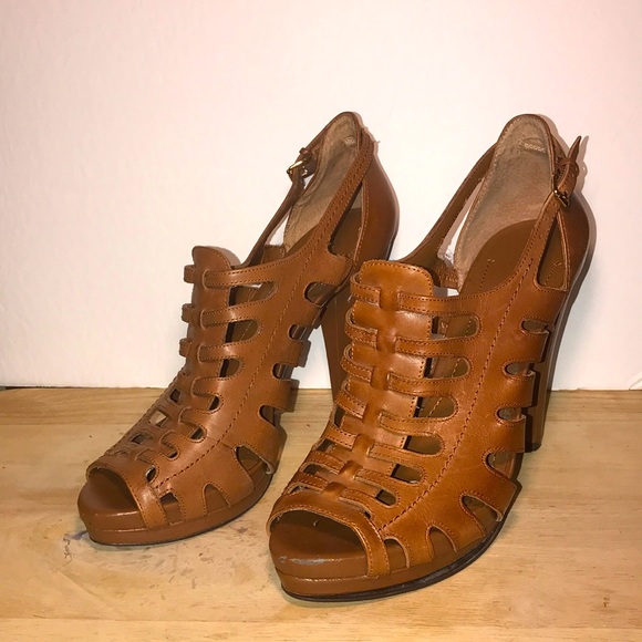 COPY - BCBG pumps - Picture 2 of 6